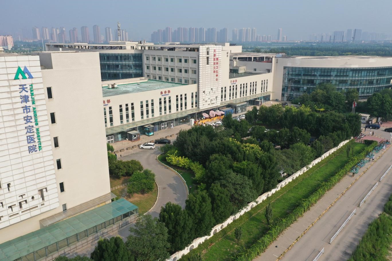 说明:建筑与房屋的城市空拍图  描述已自动生成