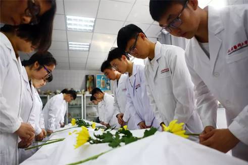 说明:https://mmbiz.qpic.cn/mmbiz_jpg/uYQH1LvBibib9nCLAGFWsYAPmH9o9kKATZaE4jYic5IAOhBjkewUyGiayGJgwz2knXEuC37L0DlZtZY9hD1mmkvr6g/640?wx_fmt=jpeg